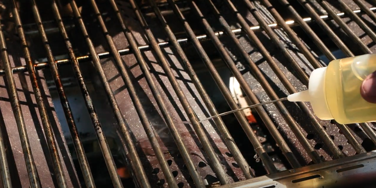 Grilling Myths Debunked: Oiling the Grates