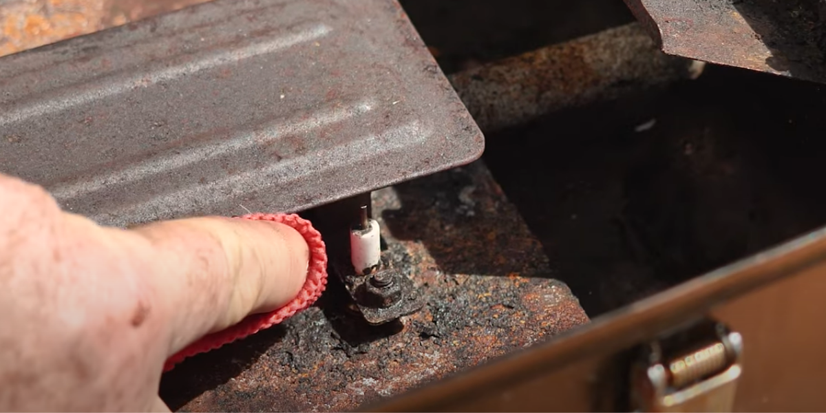 Clean Your Portable Gas Grill: Clean the Electrode
