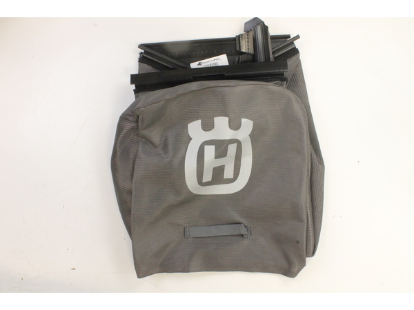 17016857-1-M-Husqvarna-580947302-Grass Bag Assembly