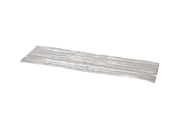 17800442-1-M-Blomberg-155946906-Squeezing Putty Q8