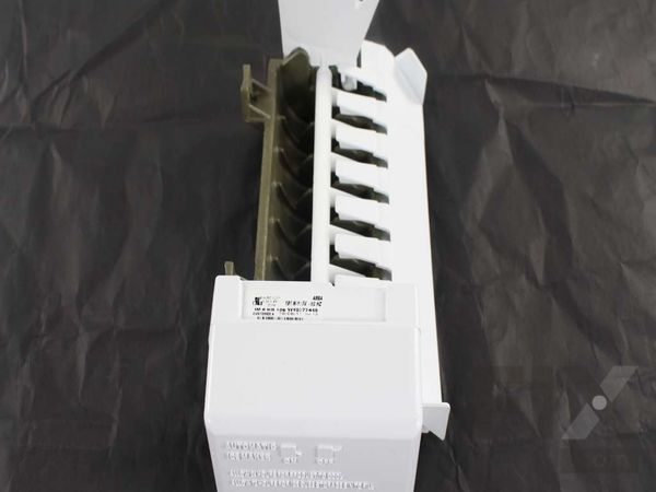 8733521-1-M-Bosch-00674312-ICE MAKER